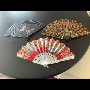 😊Set of 3 hand fans, one embroidered, one sparkly and one simply painted.